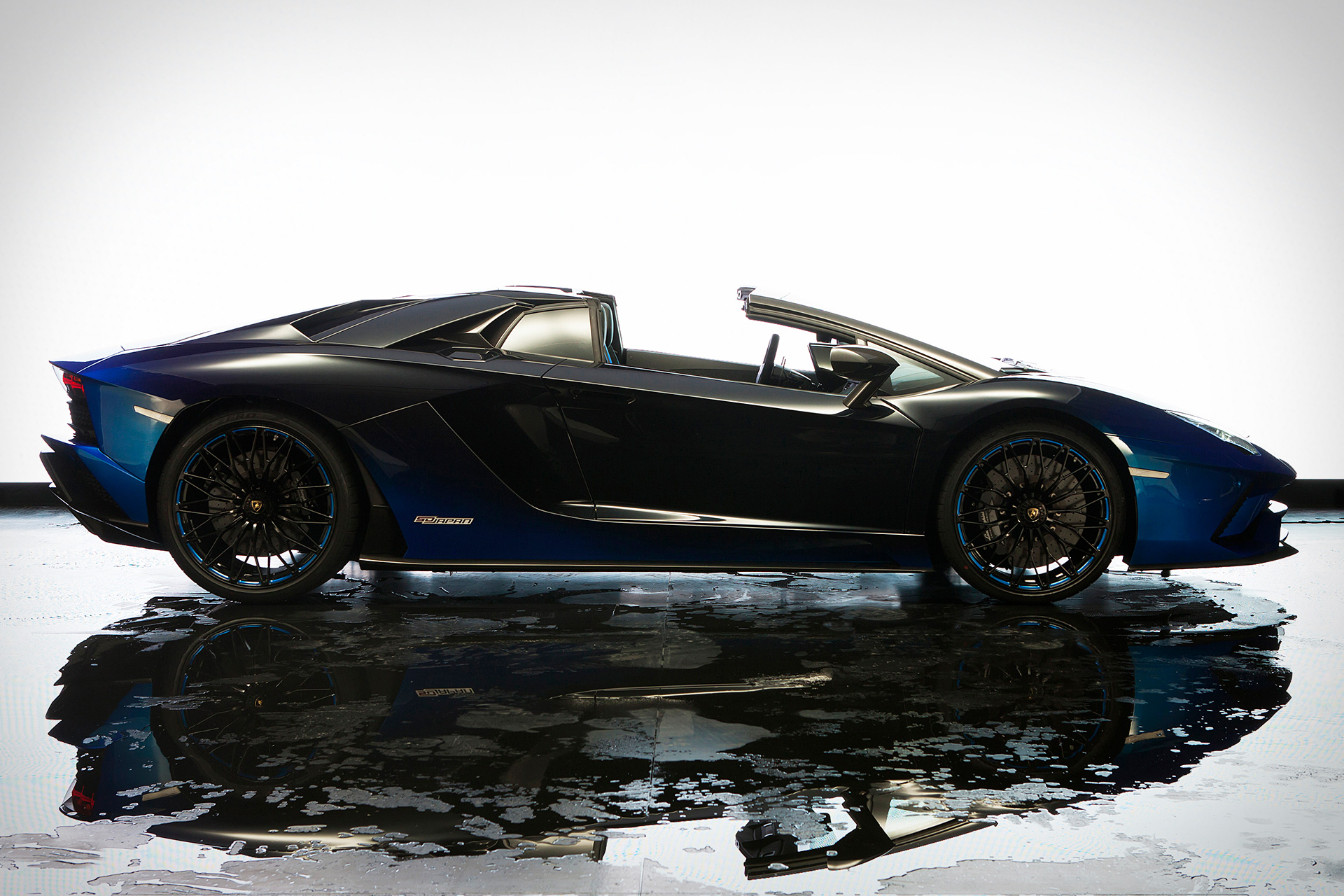 lambo aventador s roadster 2
