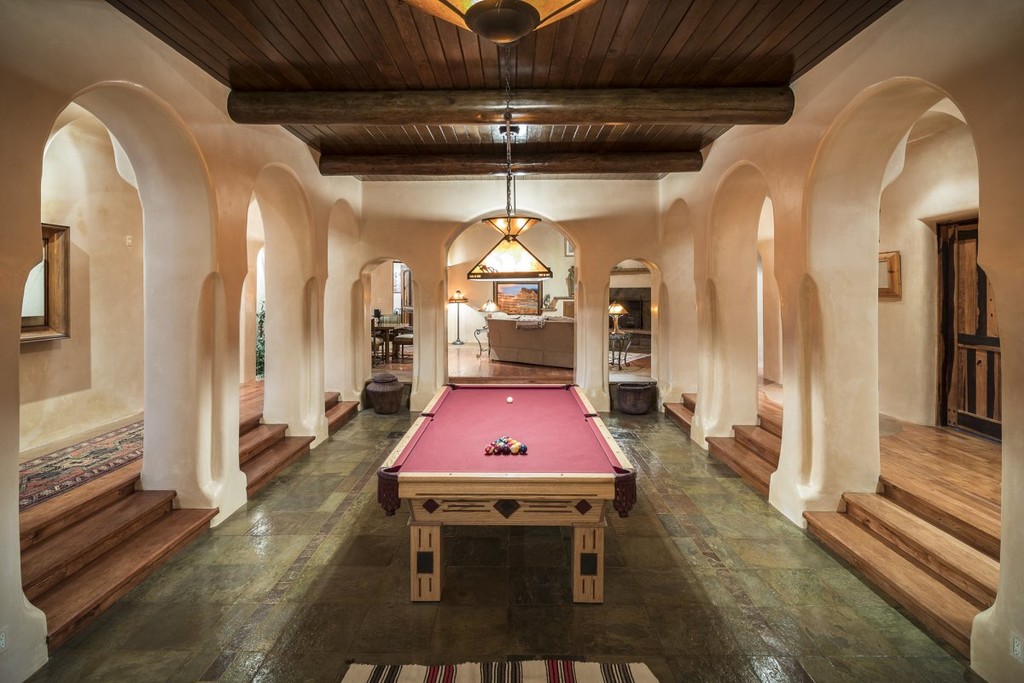 and this billiards room | Lamianow.gr