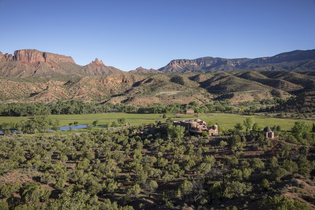 hes selling the home now because he and his wife maureen want to spend more time traveling in europe and working on the nearby gateway canyons resort | Lamianow.gr