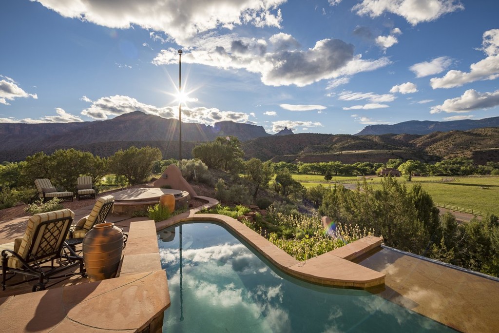 the pools lookout point doesnt seem too shabby either | Lamianow.gr