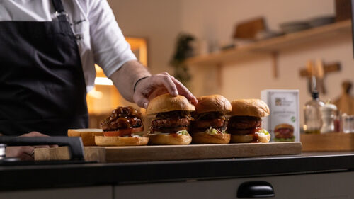 Meet the new meat ή πώς το αγαπημένο σου πιάτο για τη Σαρακοστή θα γίνει αυτό το Smokey Burger